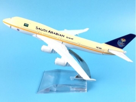 plane model Boeing 747-200 Saudi aviation aircraft  B747 16cm simulation airplane model for kids toys Christmas gift