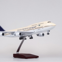 1/150 Scale 47cm Airplane Boeing 747 B747-400 Aircraft Saudi Airlines Arabian Model W Light and Wheels Diecast Plastic Plane