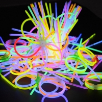 . Christmas Party Neon Glowstick Light 100 Pcs Colorful Funny Game Glow in the Dark Fluorescent Bracelet Toy For Children
