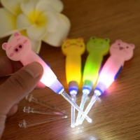 Baby Care Ear Spoon Light Child Ears Cleaning with Light Earwax Spoon Digging Luminous Dig Ear Cartoon Spoon Child Accessories